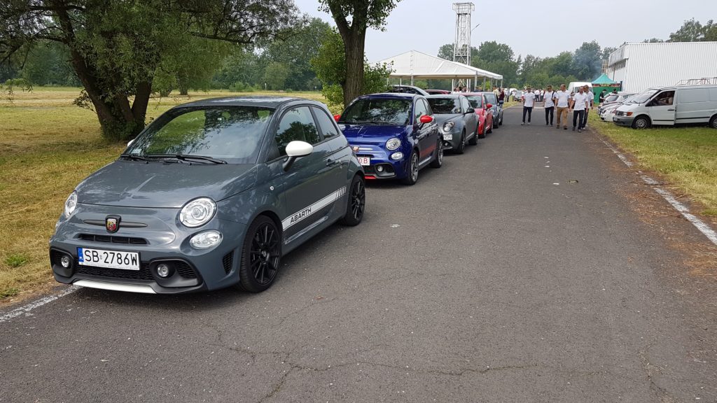 Szkolenie floty realizujemy na samochodach firmowych